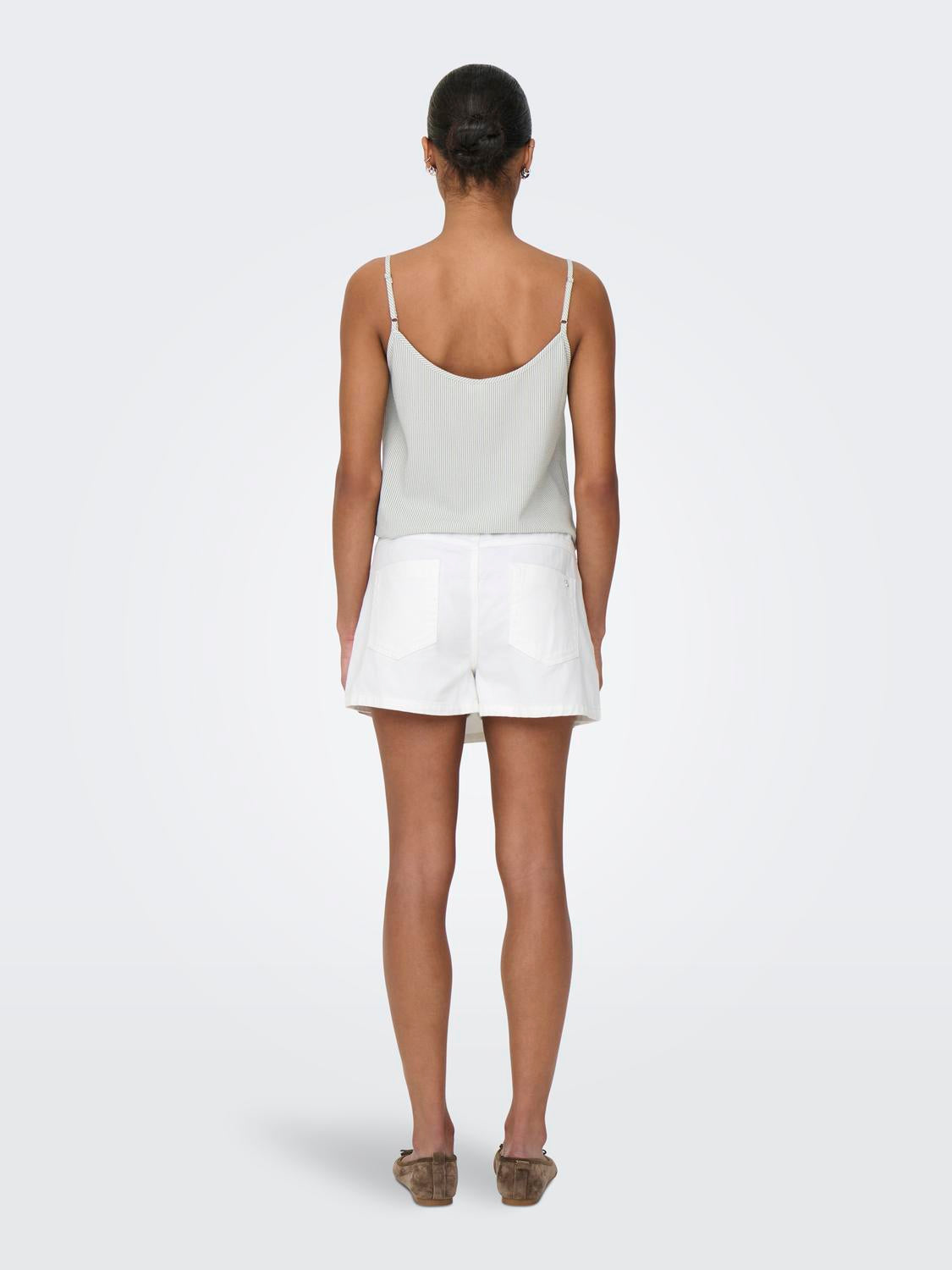 model_shot-back